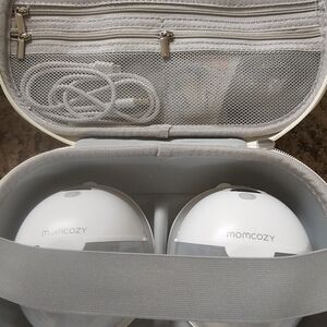 MomCozy wearable pumps